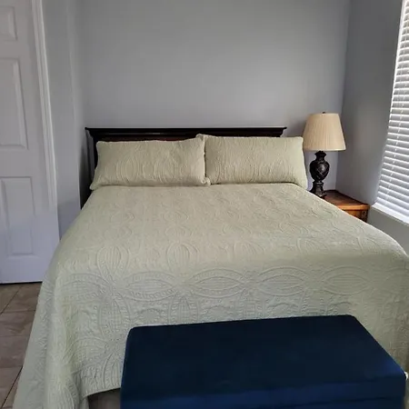 Old Biloxi Rest, Relax And Enjoy The Beach